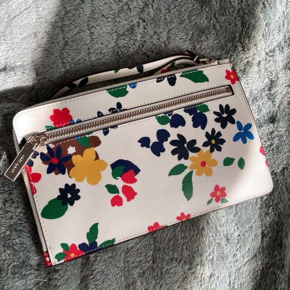 Kate Spade wristlet - Picture 2 of 3